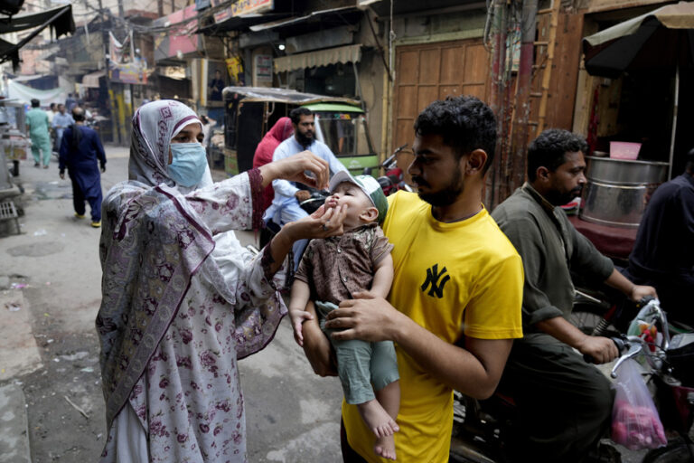 Pakistan | Polio vaccination coordinator and police officer shot dead