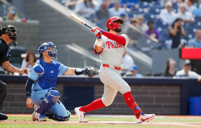 Phillies sweep Blue Jays for second straight