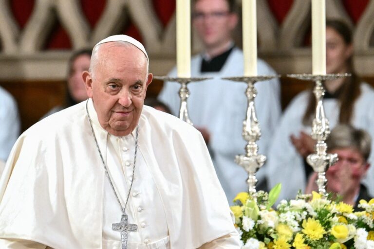 Pope denounces “tragic paths of war”