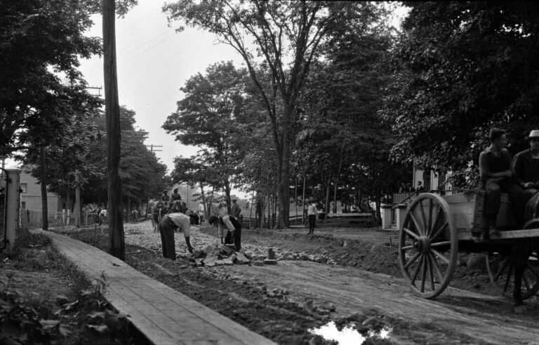 “Quebecers at the wheel. The automobile revolution in the Quebec region”: a historian goes back to the sources of the “car addiction” that reigns among us