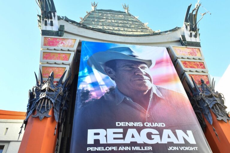 Reagan | The film divides the United States in the middle of the presidential election