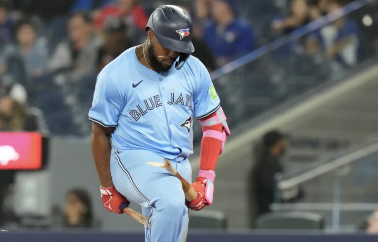 Red Sox come from behind to defeat Blue Jays 6-5 in 10