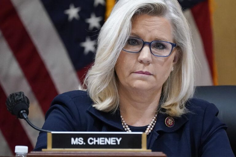 Republican Liz Cheney endorses Kamala Harris