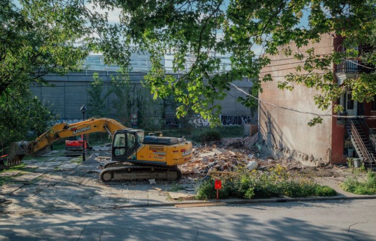 Sadness, confusion and resilience: tenants of a collapsed building denounce the lack of communication from the City of Montreal