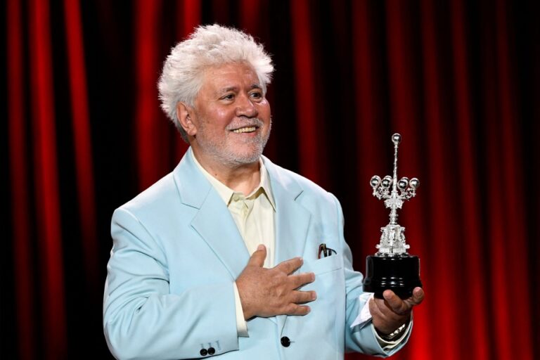 San Sebastian Festival | Moved, Pedro Almodóvar receives the honorary prize