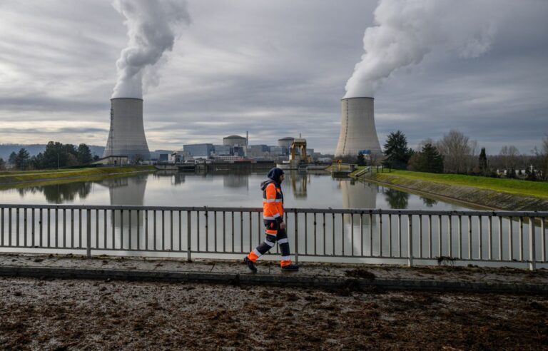 Some fifteen pro-nuclear countries are meeting in Paris to relaunch nuclear power in order to meet global climate objectives.