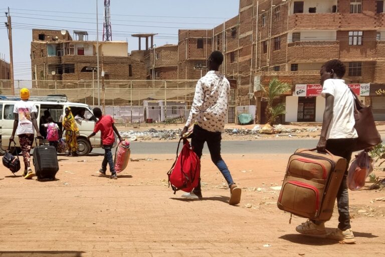 Sudan | Hundreds of families flee after fierce fighting near Khartoum