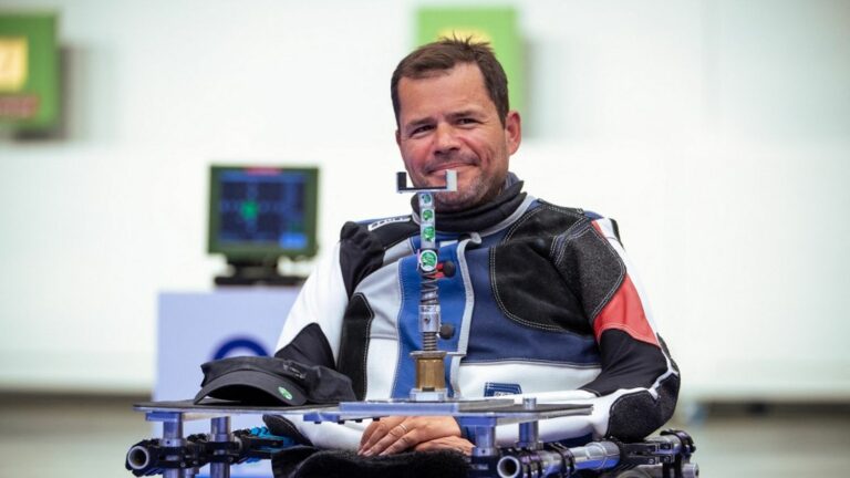 Tanguy de La Forest wins gold in prone rifle shooting