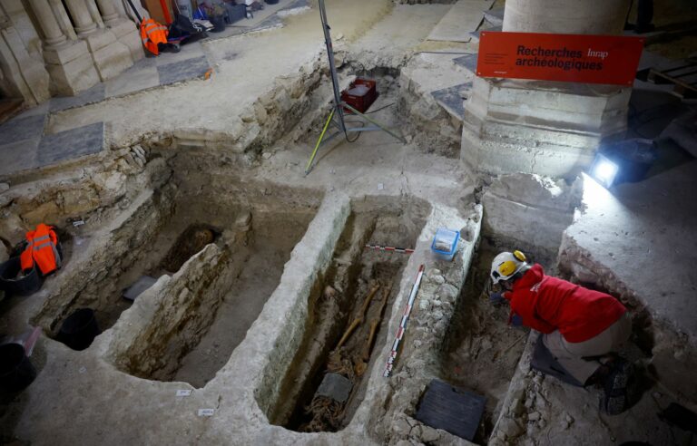 The tomb of the poet Joachim du Bellay can be identified with Notre-Dame de Paris