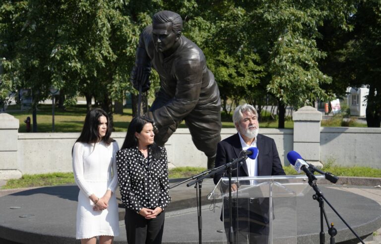 To run for PLQ leadership, Pablo Rodriguez gives up being a federal minister and becomes an independent MP