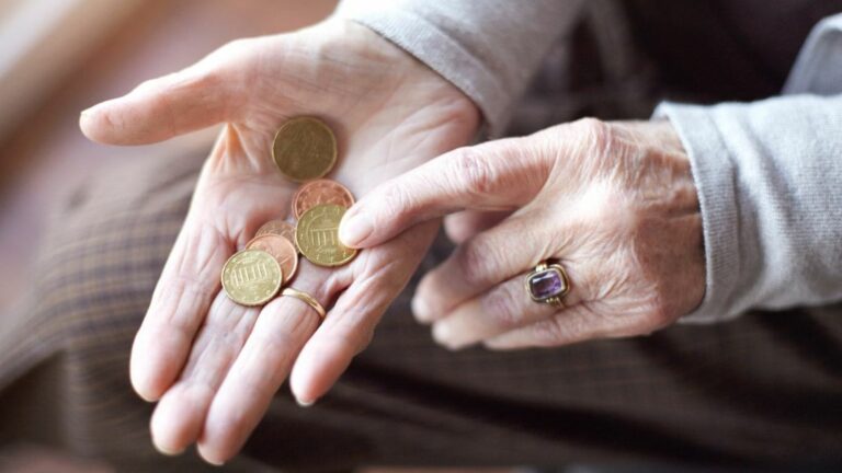 Two million elderly people live below the poverty line, warn Les Petits Frères des Poor