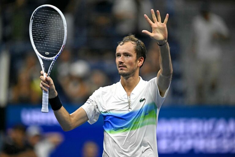 US Open | Medvedev dominates Cobolli in three sets