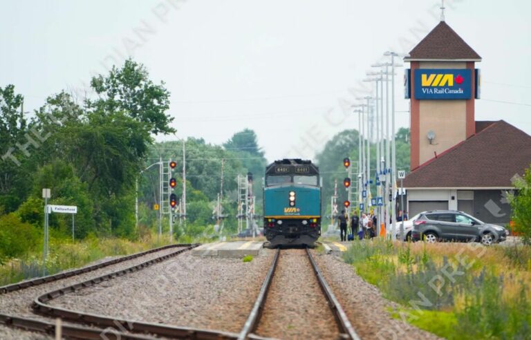 VIA Rail has not learned from its communication problems after 2022 incident, Ottawa says