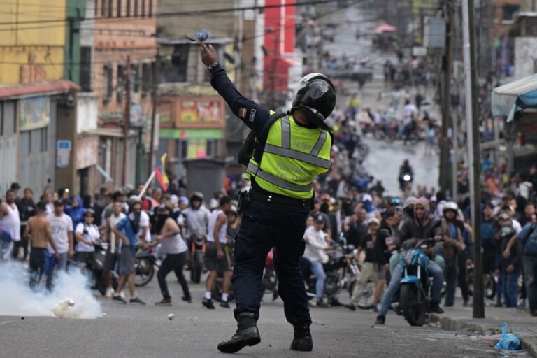 Venezuela | Families of imprisoned teenagers demand their release