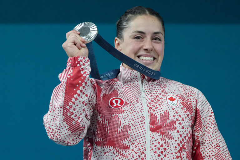 Weightlifting | François Legault meets double Olympic medalist Maude Charron