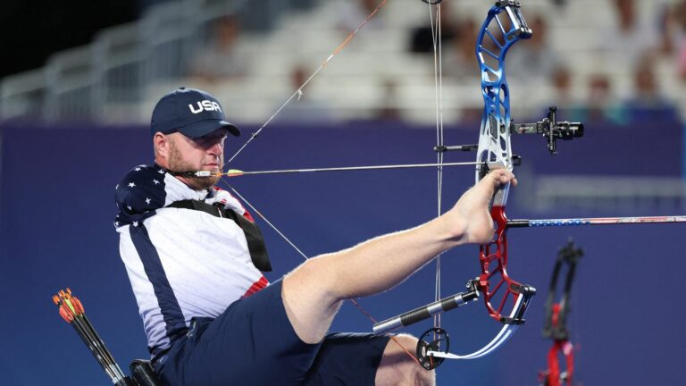 With just the help of his feet, American Matt Stutzman won his first gold medal in archery