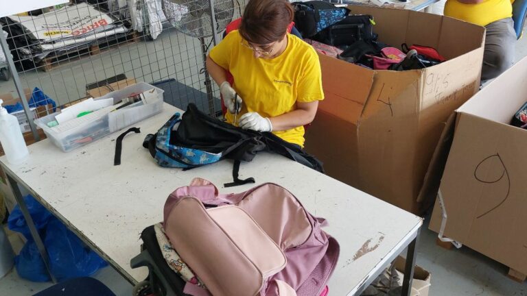 giving a second life to old schoolbags, an ecological and charitable operation