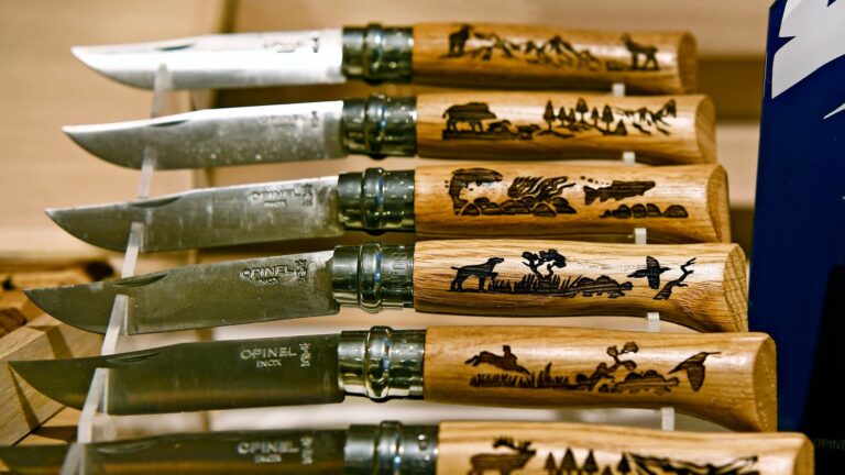 is it really forbidden to walk around with an Opinel?