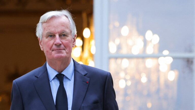 the LFI and RN deputies are “elected representatives of the Republic”, affirms Prime Minister Michel Barnier