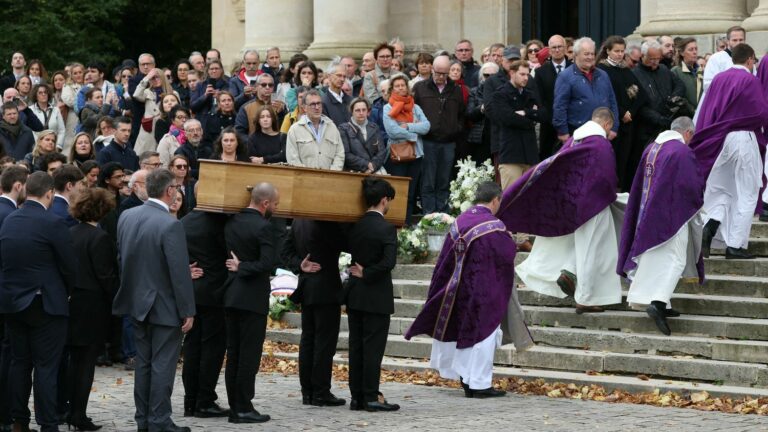 the funeral of the student brings together 2,800 people in Versailles