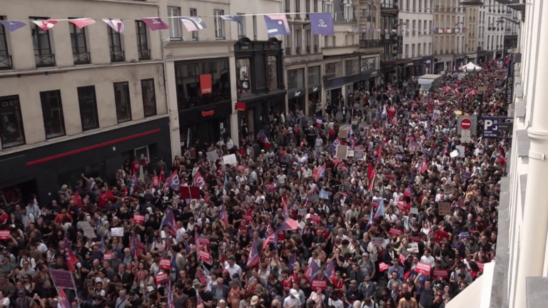 the left gathered at the call of the Insoumis against the “coup de force” of Emmanuel Macron