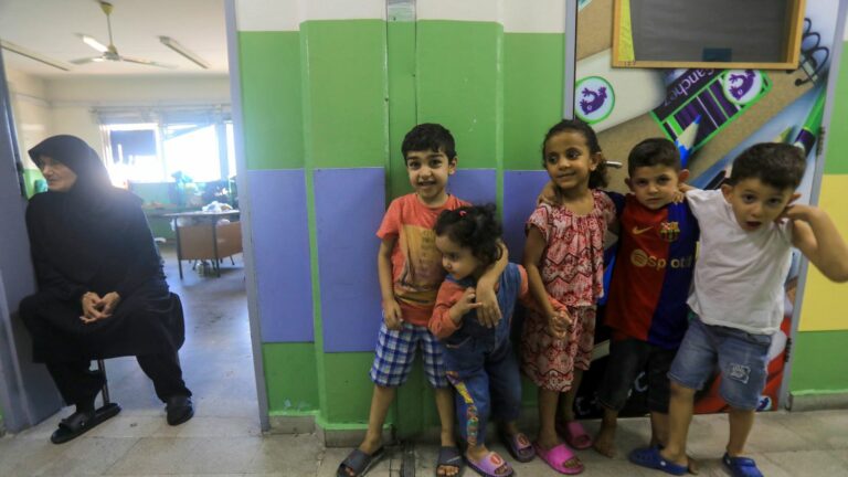 “350,000 children” among the displaced, according to a Unicef ​​spokesperson in Beirut