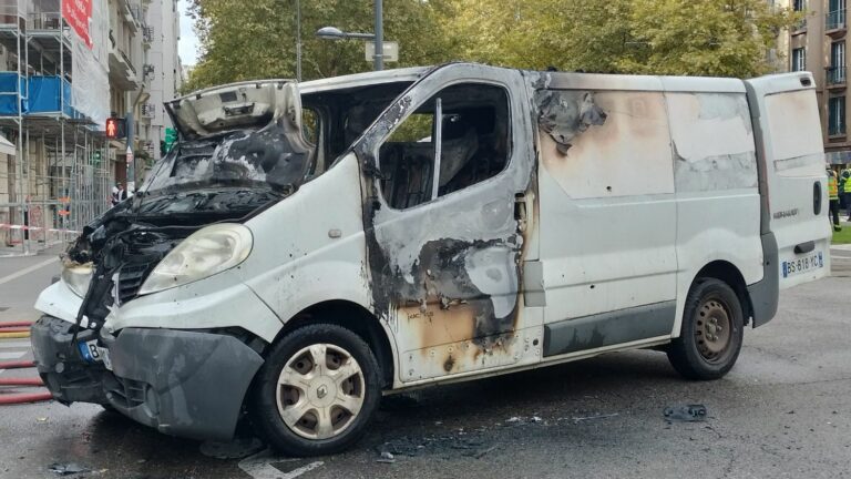 A cash-in-transit van attacked in the city center of Grenoble