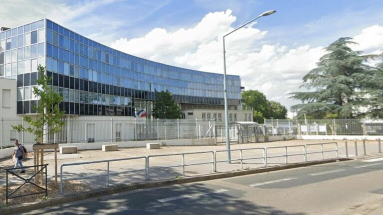 A high school in Vénissieux in the Rhône degraded by a hundred students