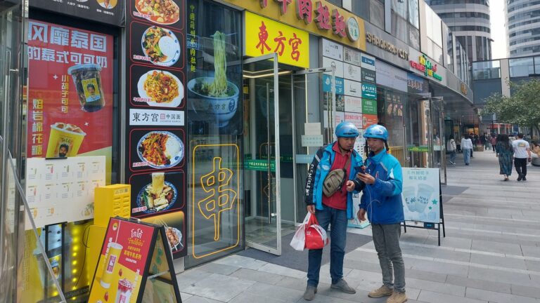 As the economy slows, noodle restaurant closures increase in China