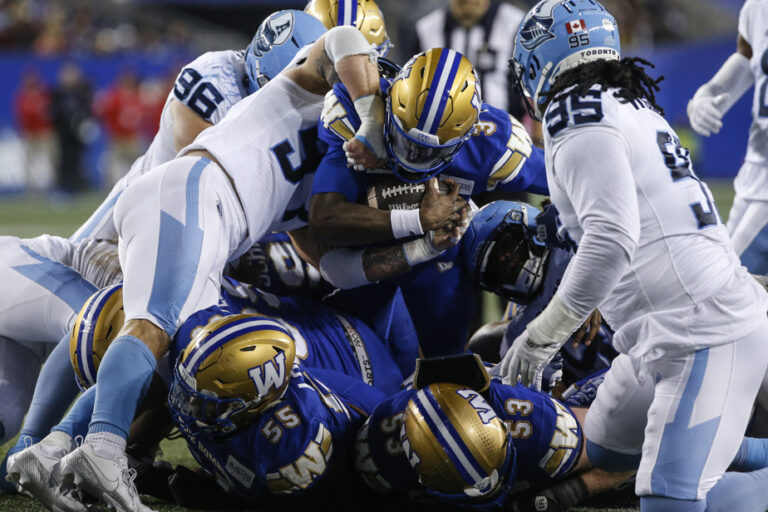 CFL | The Argonauts secure their playoff spot by beating the Blue Bombers 14-11