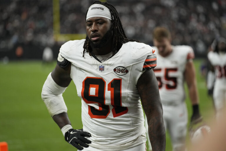 Cleveland Browns | Defensive end Alex Wright’s season is over