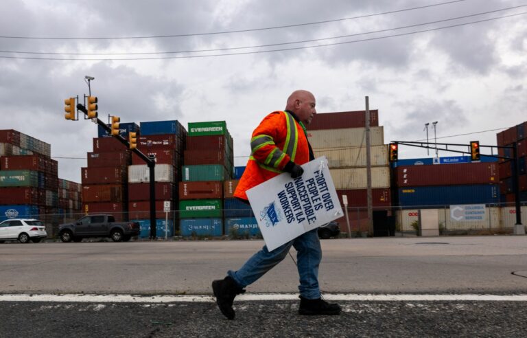 End of the longshoremen’s strike in the United States, an agreement reached on wages and an extension of the social agreement until January 15