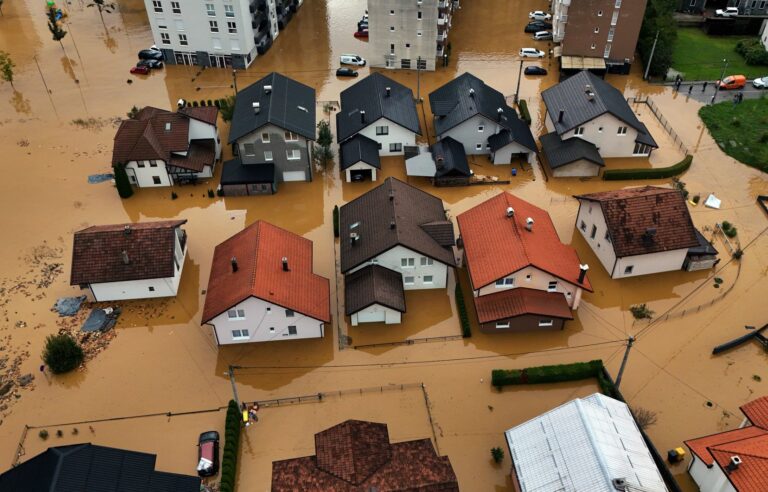 Floods and landslides in Bosnia, at least 16 people dead