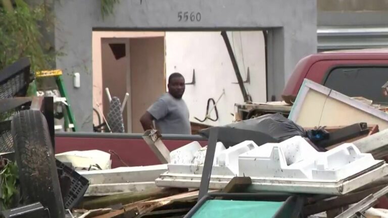 Florida swept by deadly tornadoes