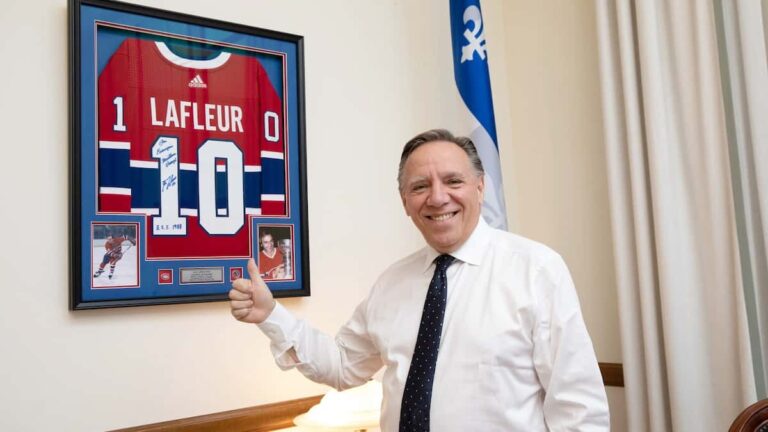 François Legault bought a Guy Lafleur sweater with public funds