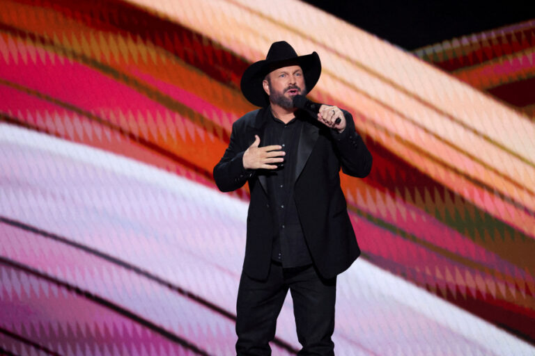 Garth Brooks denies rape accusations