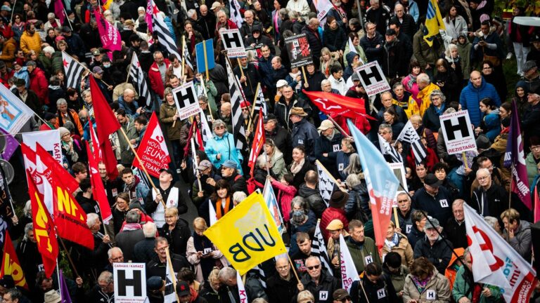 In Carhaix, thousands of people demonstrate against the regulation of emergencies at night