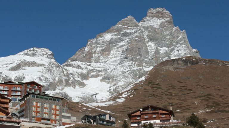 Italy and Switzerland change their border following the melting of a glacier