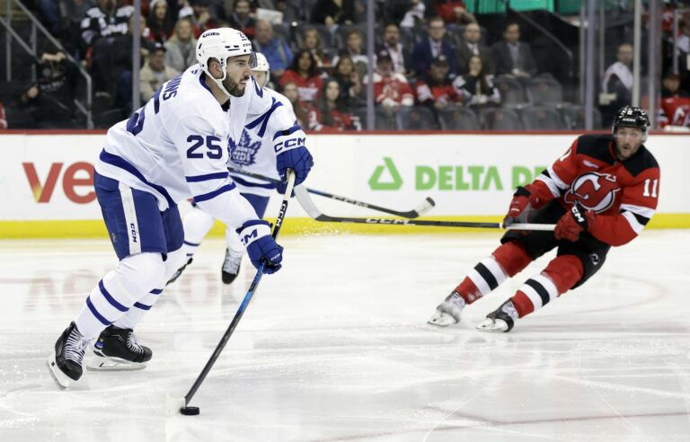 Lorentz, Hildeby help Maple Leafs beat Devils 4-2