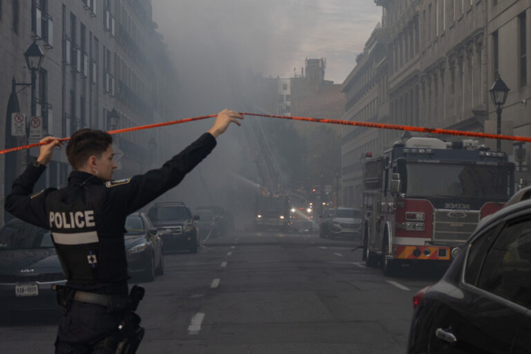 Major fire in a building in Old Montreal