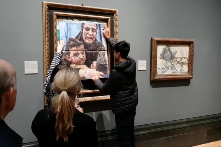 National Gallery | Pro-Palestinian activists briefly cover a Picasso painting