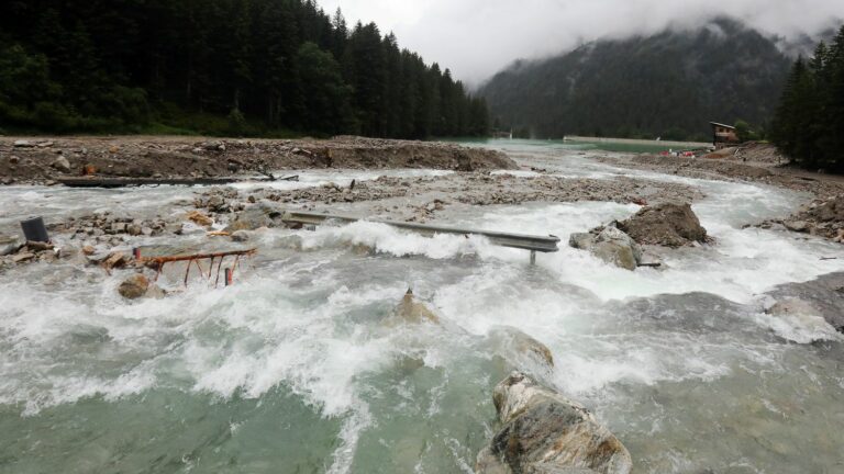 Nineteen departments placed on orange “rain-flood” or “wind” vigilance from Wednesday morning