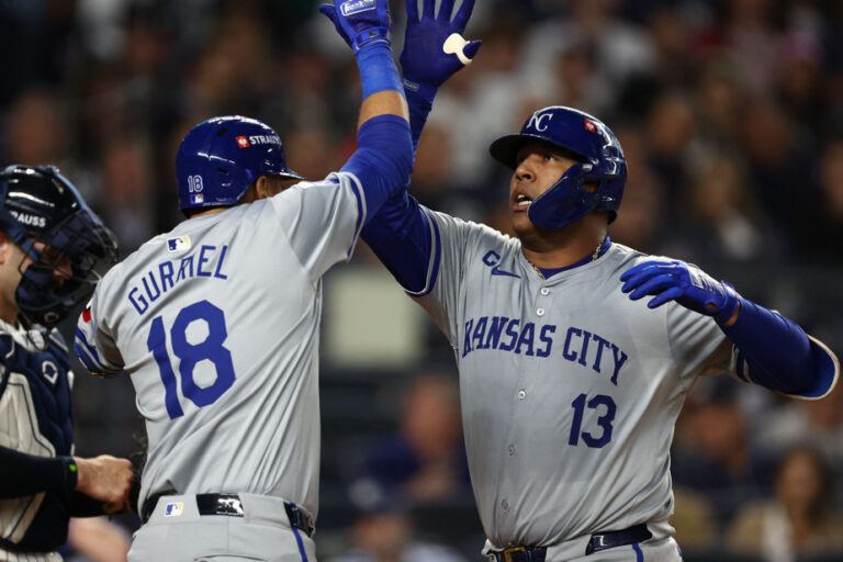 Royals level series against Yankees with 4-2 win