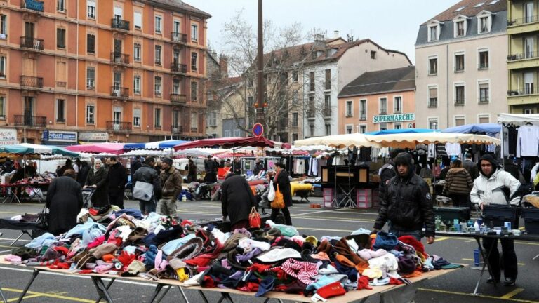 Shots fired in Grenoble, near a market