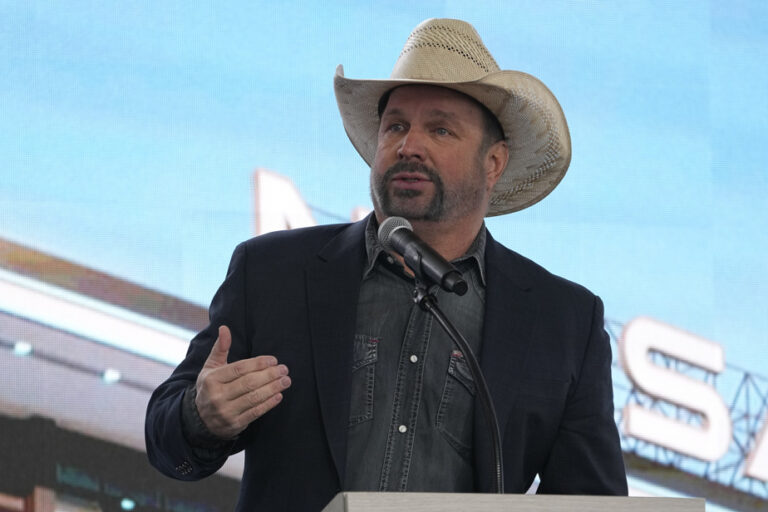 Singer Garth Brooks accused of rape