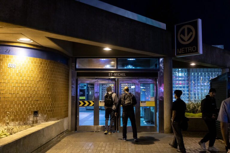 Stations closed on the blue line | The STM will provide an update on Friday morning