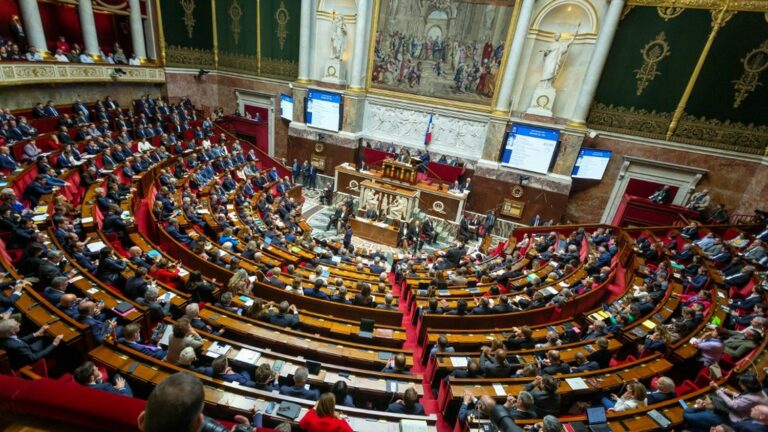 The National Assembly largely rejects the motion of censure of the New Popular Front against the government of Michel Barnier