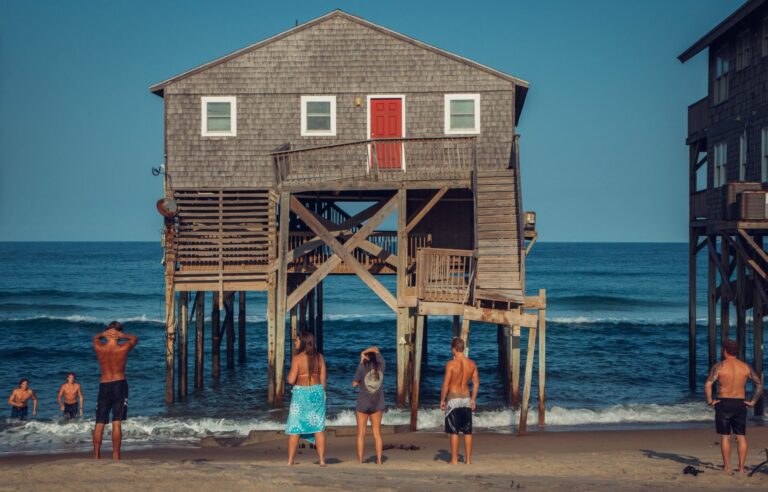 The erosion of the Outer Banks in the eye of Valérian Mazataud