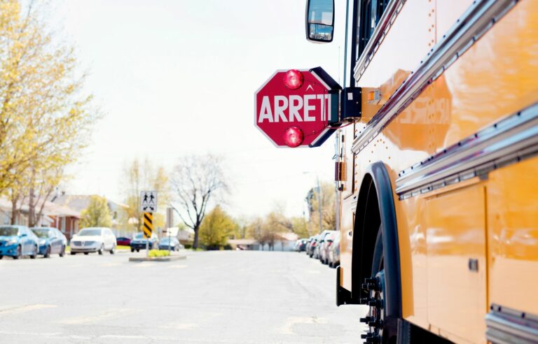 Threat of unlimited strike for CSS de la Première-Seigneurie school buses in Quebec