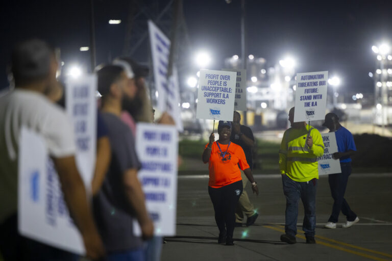 United States | Thousands of longshoremen from 36 ports launch strike